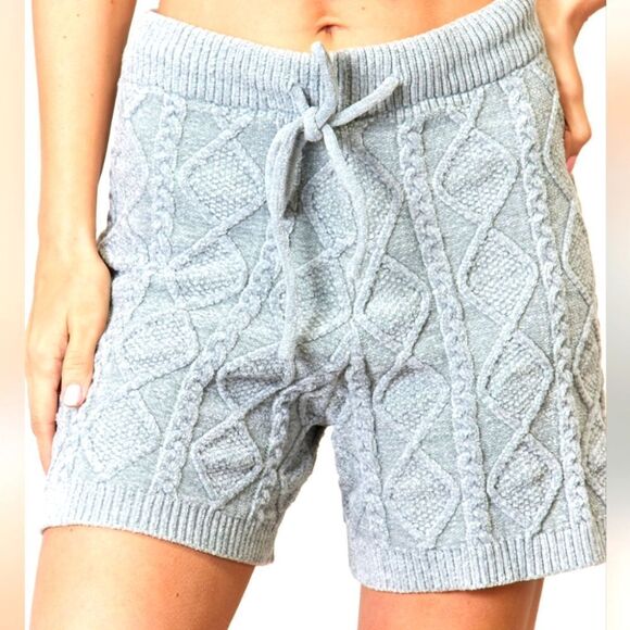 💲1️⃣0️⃣ Bundled ✔️BiBi Cable Knit Drawstring Sweater Shorts sz M - Picture 1 of 8
